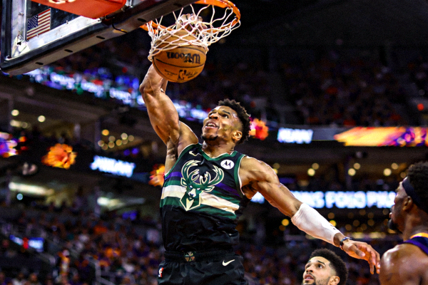 NBA总决赛雄鹿队对阵太阳队全场回放高清截图，字母哥扣篮特写